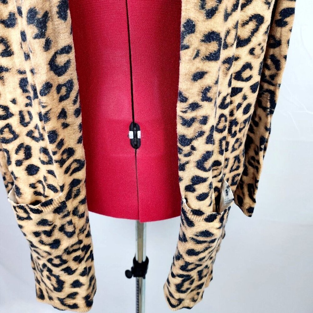Chico's Leopard Cheetah Print Long Sleeve Open Front Cardigan - size 1 (M) - Picture 2 of 9